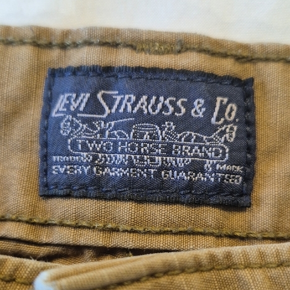 Levi's W36 Carrier Cargo Shorts Classic Utilitarian Design. Tan - Picture 2 of 15